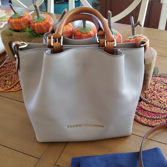 Dooney & Bourke Small Barlow Satchel in Oyster Like new - Picture 1 of 16
